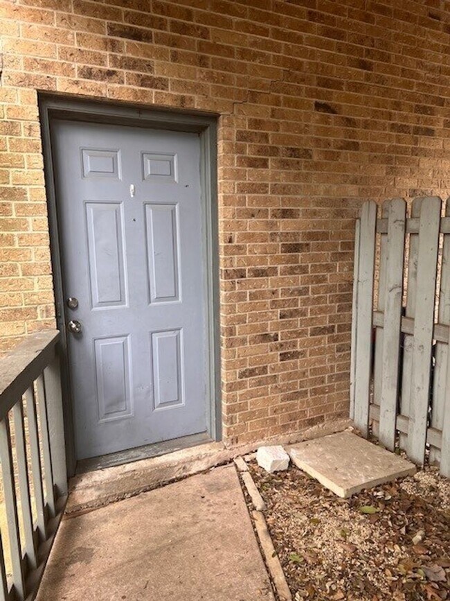 3308 Dunliegh Dr Austin, TX 78745 photo 3