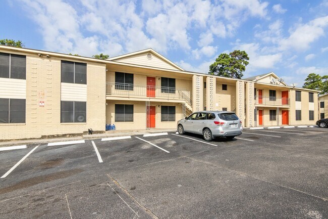 3631 N MacGregor Way Houston, TX 77004 photo 2