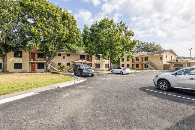 3631 N MacGregor Way Houston, TX 77004 photo 3