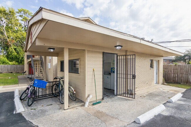 3631 N MacGregor Way Houston, TX 77004 photo 5
