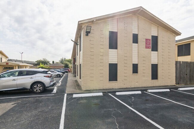 3631 N MacGregor Way Houston, TX 77004 photo 4