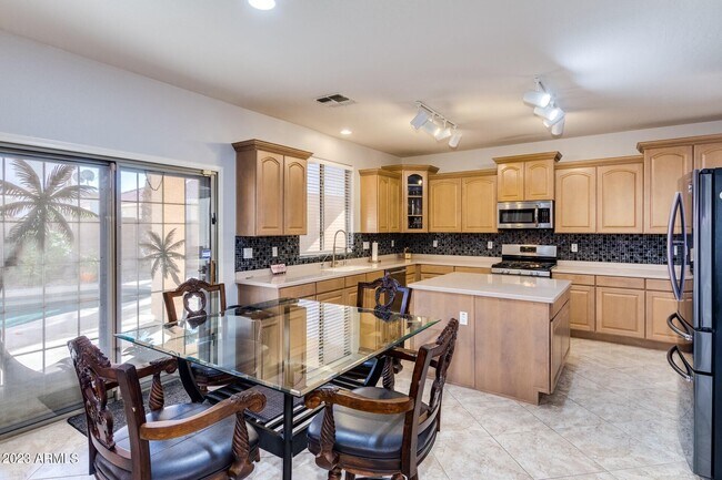 4815 N 96th Ln Phoenix, AZ 85037 photo 3