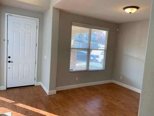 Beautiful 4 Bedroom, 2.5 Bath Garin Ranch Home photo 3