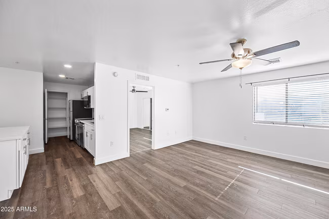 3065 N 67th Ave Phoenix, AZ 85033 photo 2