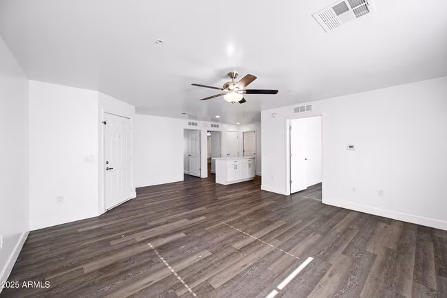 3065 N 67th Ave Phoenix, AZ 85033 photo 4