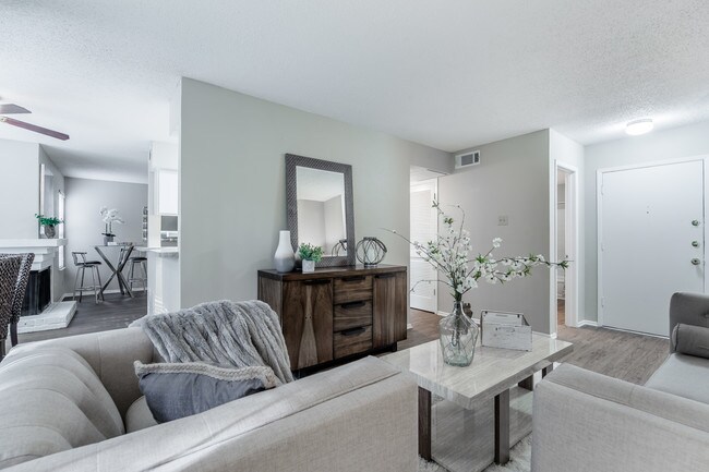 Country Square Apartments photo 3