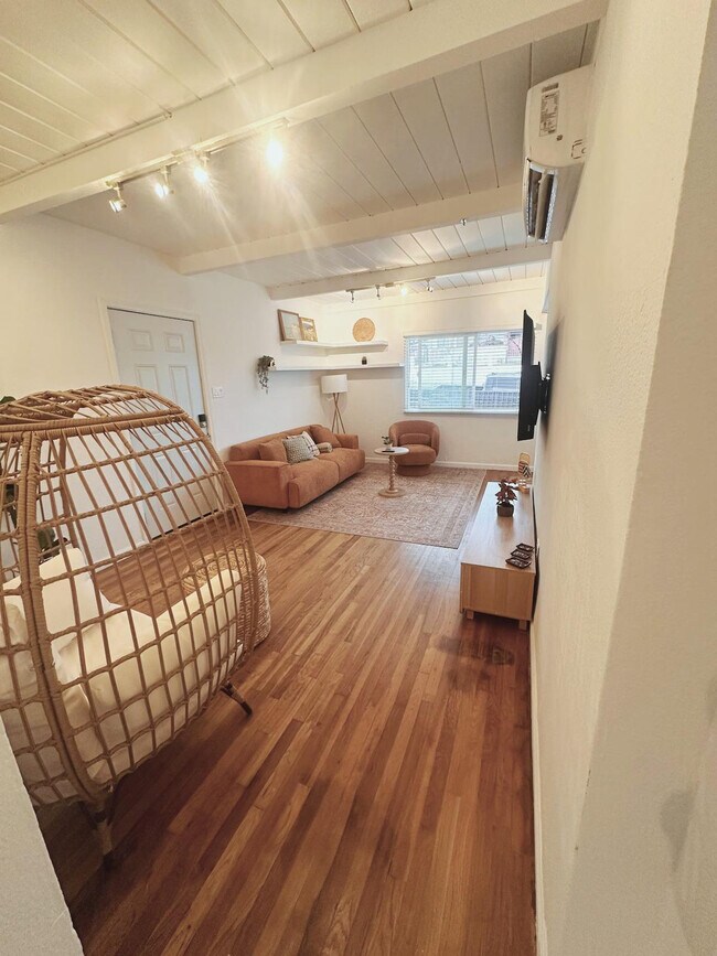 2710 L St San Diego, CA 92102 photo 2