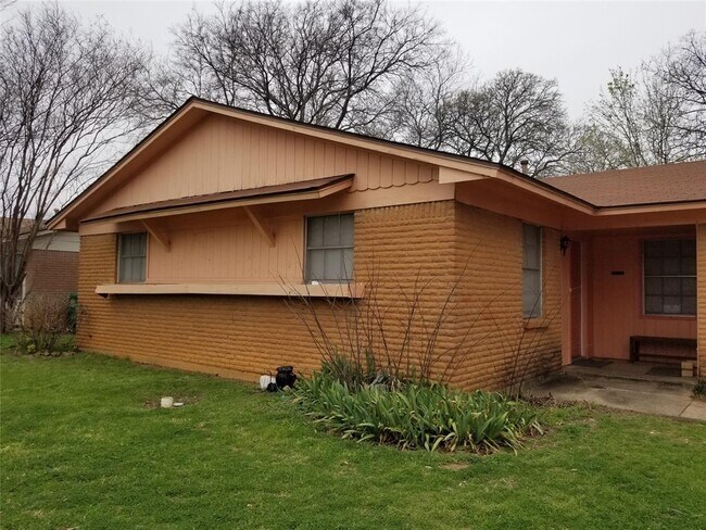 3809 Titan Trail Denton, TX 76209 photo 2