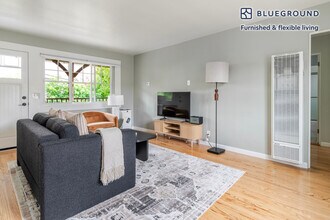 317 Hawthorne Ave Palo Alto, CA 94301 photo 4