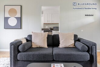 317 Hawthorne Ave Palo Alto, CA 94301 photo 2
