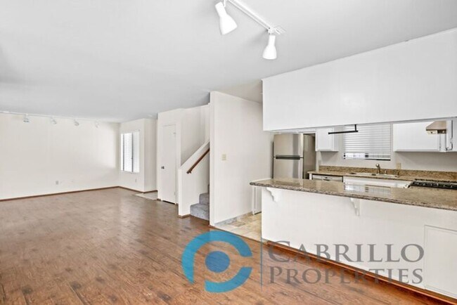 629 Bonair Way La Jolla, CA 92037 photo 2
