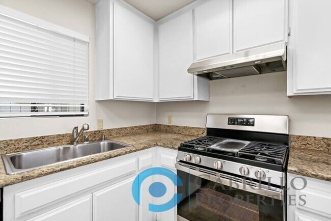 629 Bonair Way La Jolla, CA 92037 photo 5