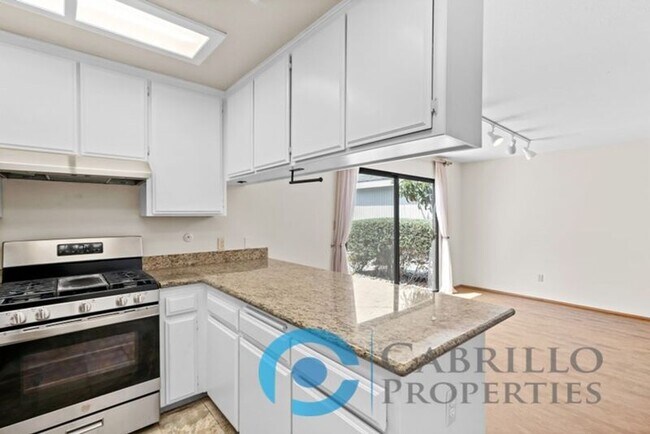 629 Bonair Way La Jolla, CA 92037 photo 4