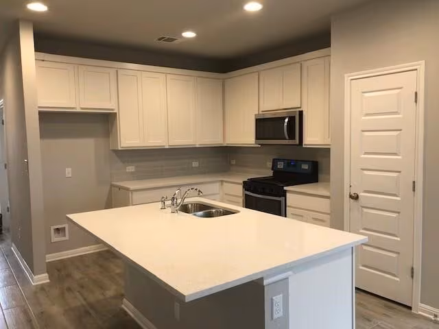 137 Peruvian Ln Georgetown, TX 78626 photo 3