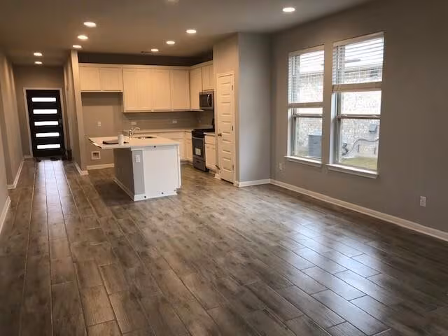 137 Peruvian Ln Georgetown, TX 78626 photo 4