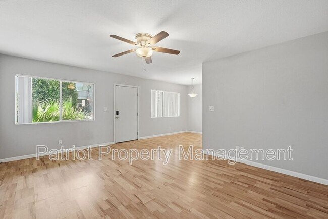1702 W TUCKEY Lane photo 3