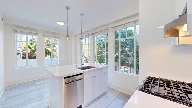 3272 21st St San Francisco, CA 94110 photo 4