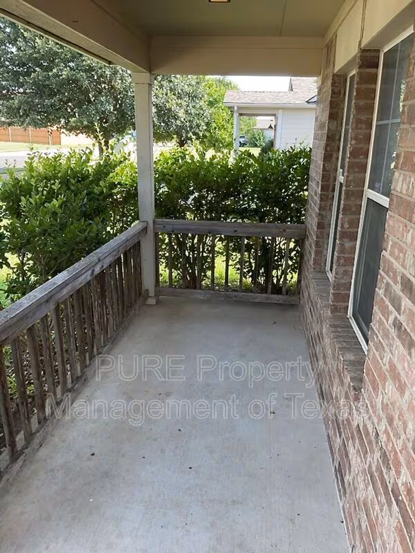 210 Delby St. photo 3