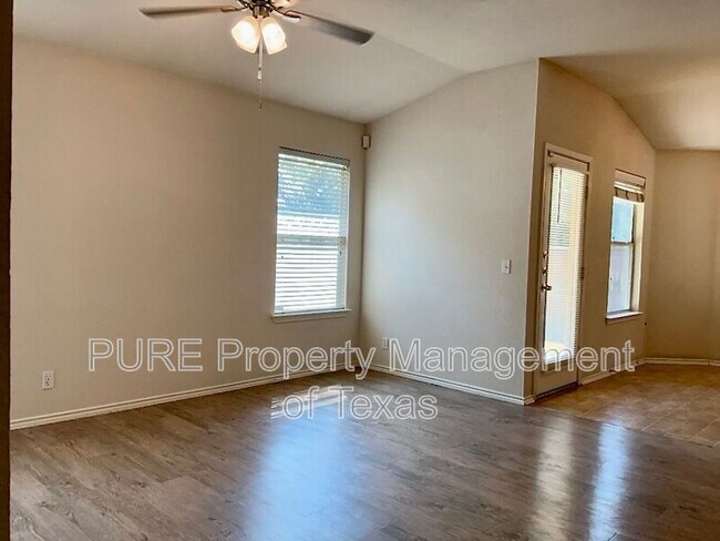 210 Delby St. photo 4