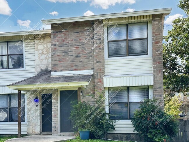 1026 Fabulous Dr San Antonio, TX 78213 photo 2