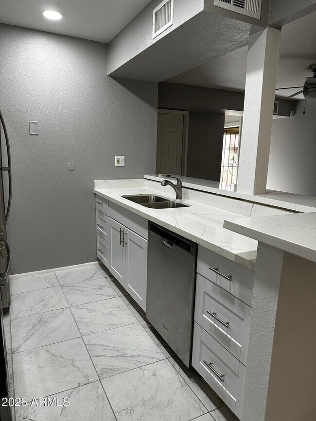 1701 W Tuckey Ln Phoenix, AZ 85015 photo 4