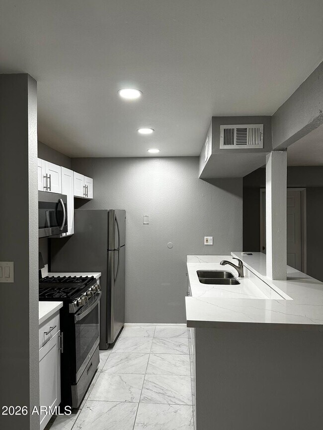 1701 W Tuckey Ln Phoenix, AZ 85015 photo 4