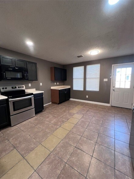 512 Magdalen Ave Crowley, TX 76036 photo 2