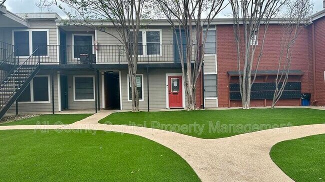 5426 Menchaca Rd Austin, TX 78745 photo 2