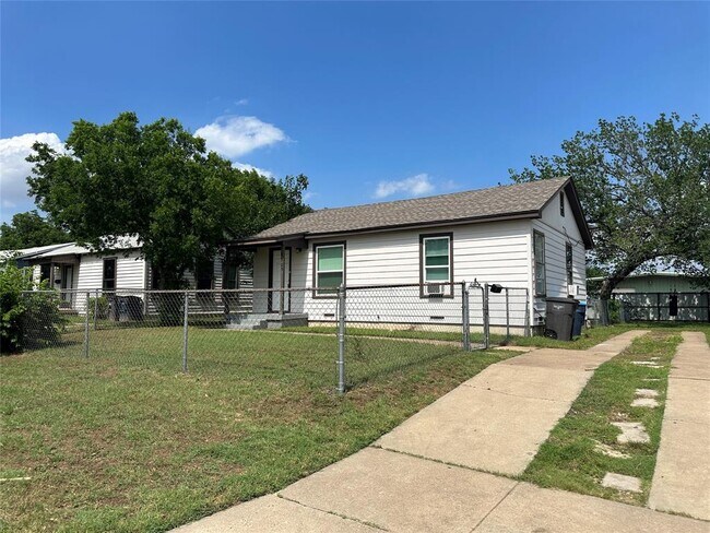4305 Frazier Ave Fort Worth, TX 76115 photo 3