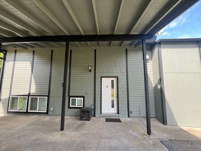 1335 Bradley St Bremerton, WA 98310 photo 2