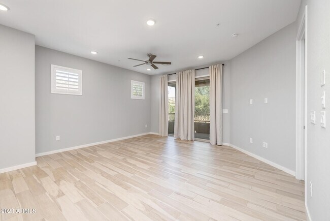250 W Queen Creek Rd Chandler, AZ 85248 photo 4