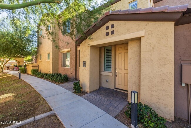 250 W Queen Creek Rd Chandler, AZ 85248 photo 2