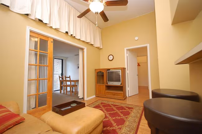 1908 San Antonio St Austin, TX 78705 photo 2