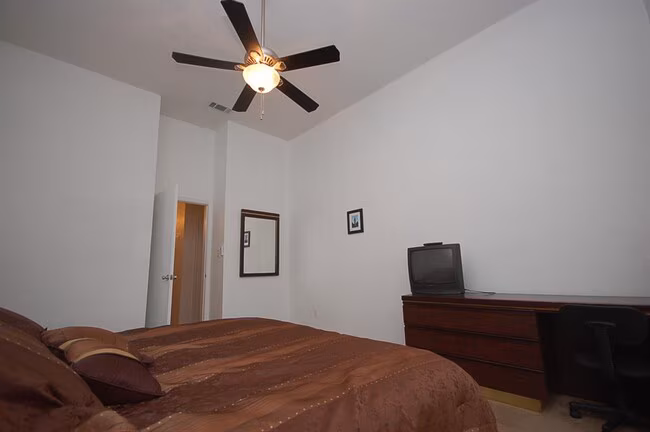 1908 San Antonio St Austin, TX 78705 photo 5