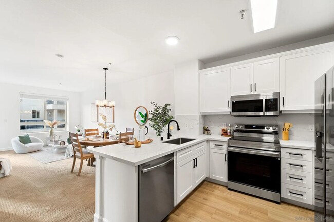 235 Market St San Diego, CA 92101 photo 2