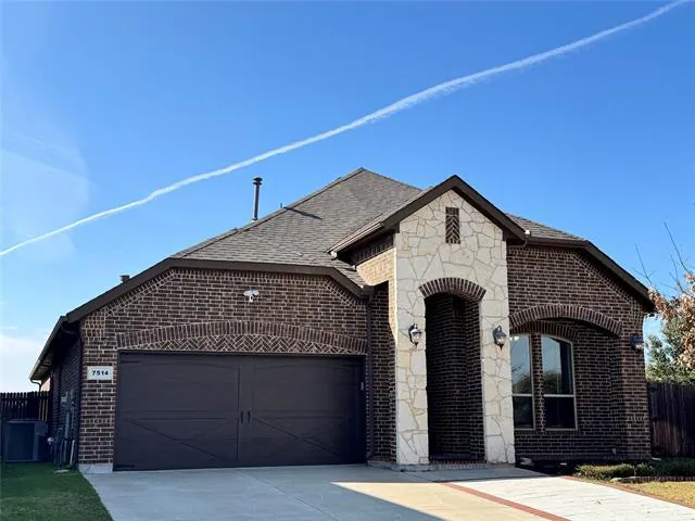 7514 Sweetwater Ln Arlington, TX 76002 photo 3