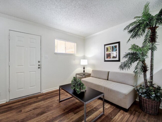 4553 Guadalupe St Austin, TX 78751 photo 2