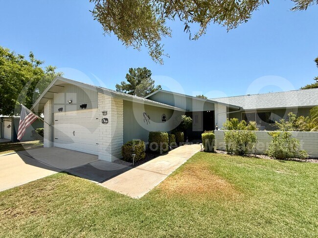 12527 West Prospect Drive, Sun City West, AZ 85375 photo 3