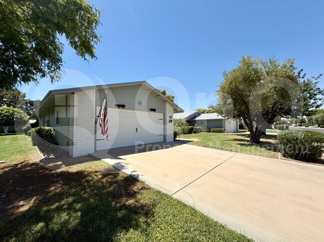 12527 West Prospect Drive, Sun City West, AZ 85375 photo 2