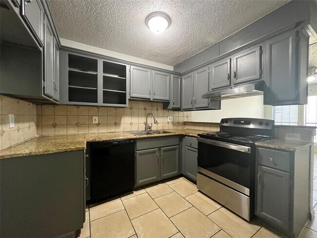 4953 Miller Avenue, Fort Worth, TX 76119 photo 4