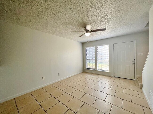 4953 Miller Avenue, Fort Worth, TX 76119 photo 2