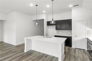 619 Creekview photo 4