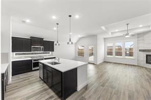 619 Creekview photo 3