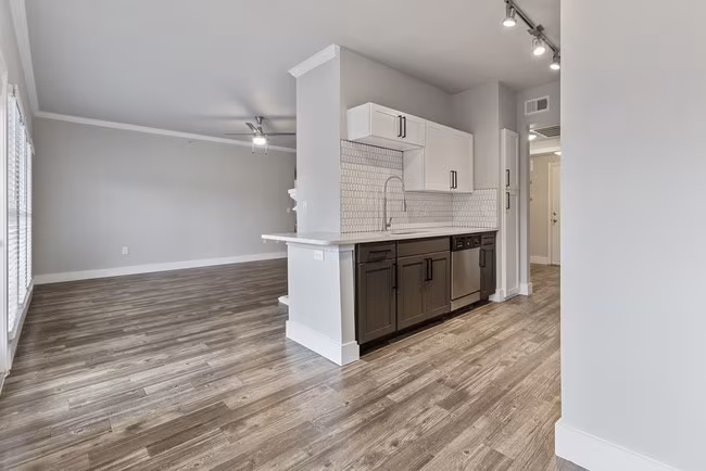 Oakville Apartments photo 5