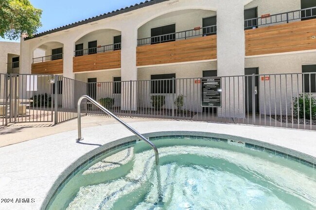 2645 E Cactus Rd Phoenix, AZ 85032 photo 4