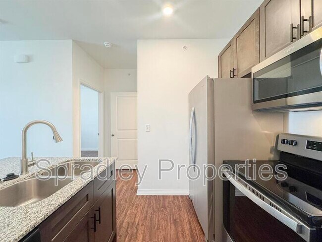 1124 W Ave O Belton, TX 76513 photo 5