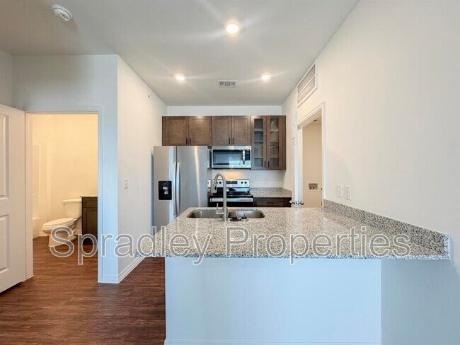 1124 W Ave O Belton, TX 76513 photo 3