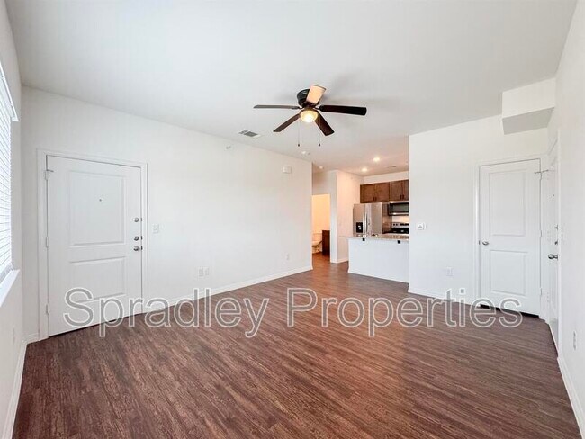 1124 W Ave O Belton, TX 76513 photo 2