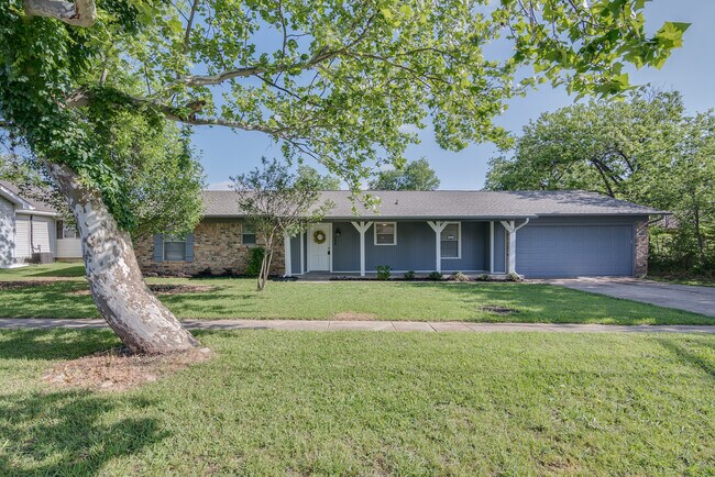 208 W. Fourth St. Justin, TX 76247 photo 4