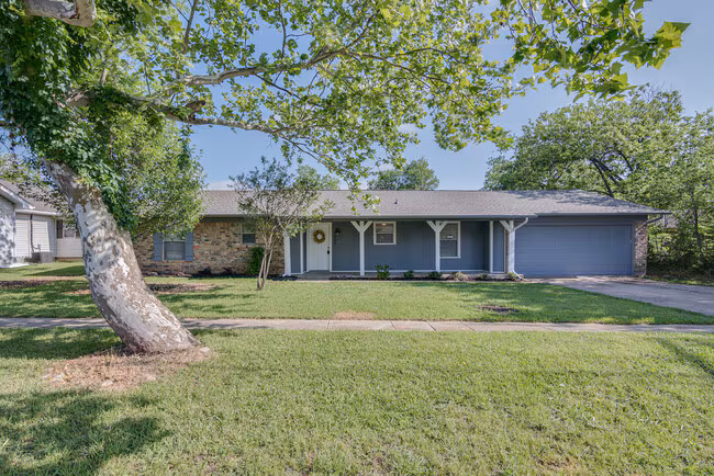 208 W. Fourth St. Justin, TX 76247 photo 2